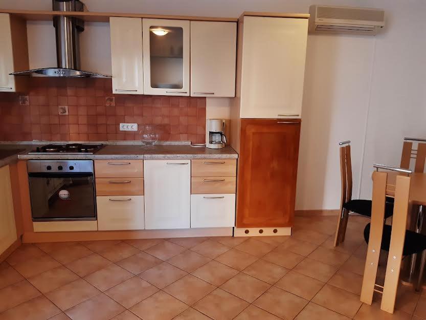 Apartmani Delas Pjescana Uvala Ngoại thất bức ảnh