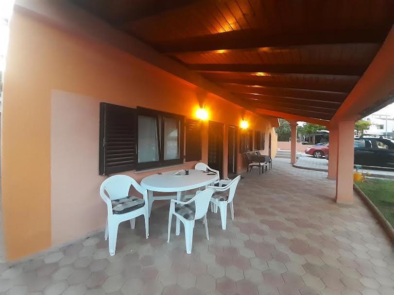 Apartmani Delas Pjescana Uvala Ngoại thất bức ảnh
