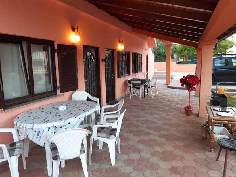 Apartmani Delas Pjescana Uvala Ngoại thất bức ảnh
