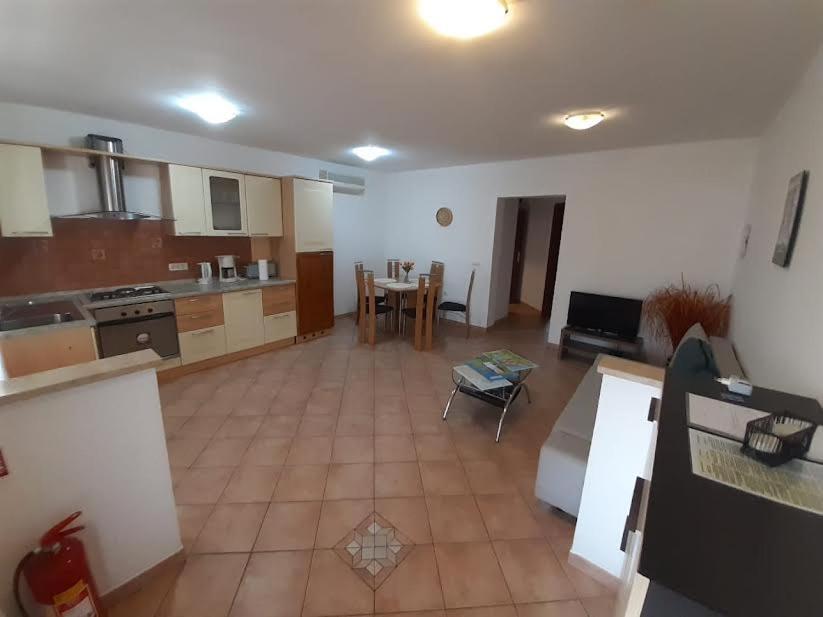 Apartmani Delas Pjescana Uvala Ngoại thất bức ảnh