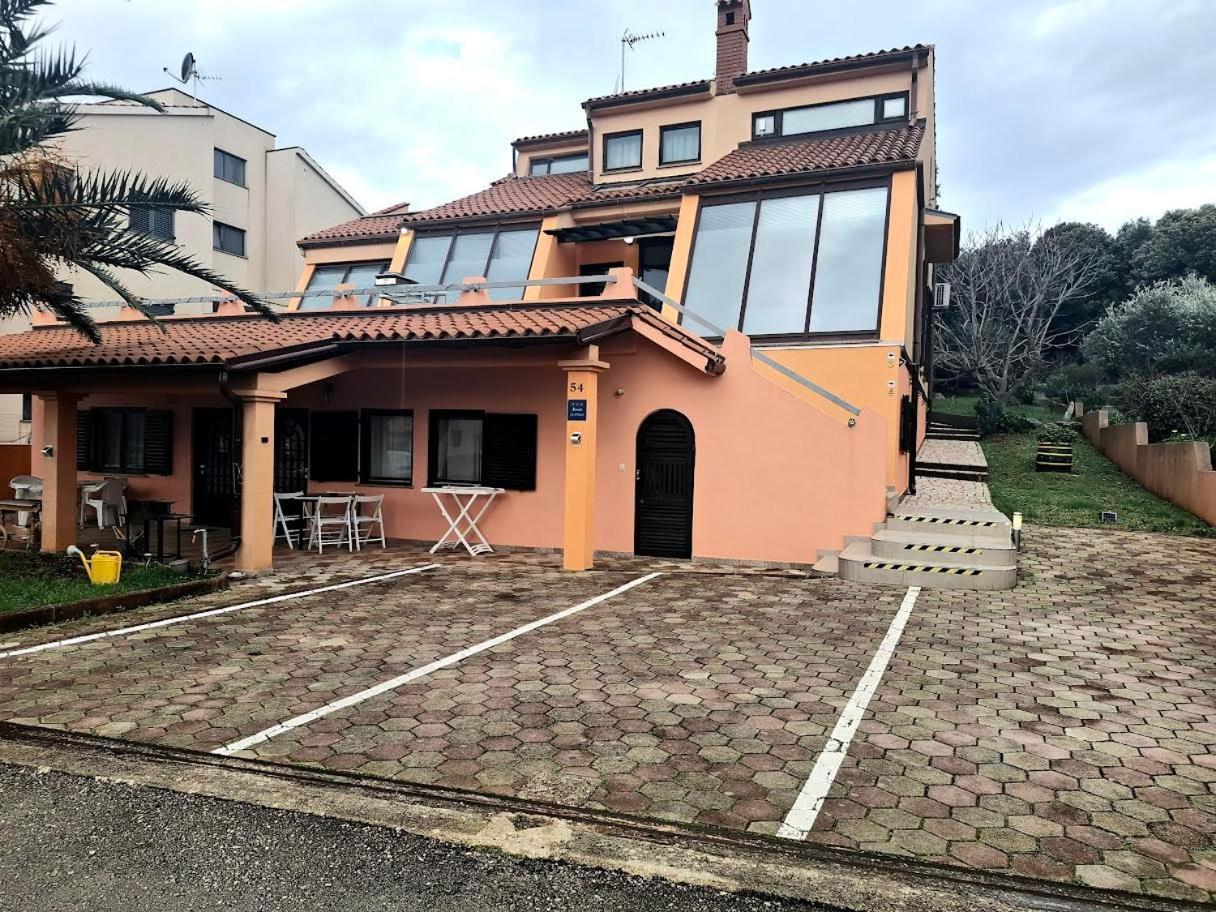 Apartmani Delas Pjescana Uvala Ngoại thất bức ảnh