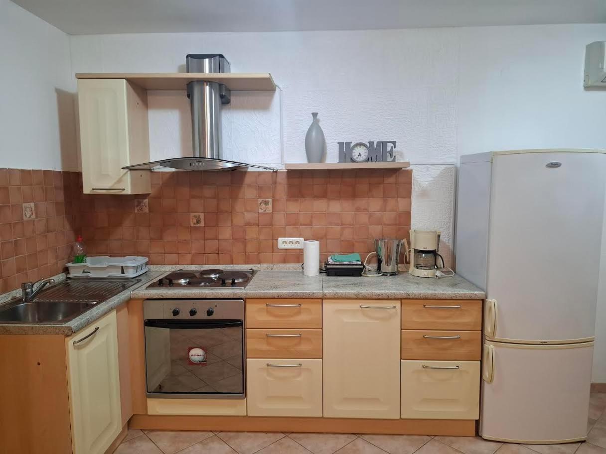 Apartmani Delas Pjescana Uvala Ngoại thất bức ảnh